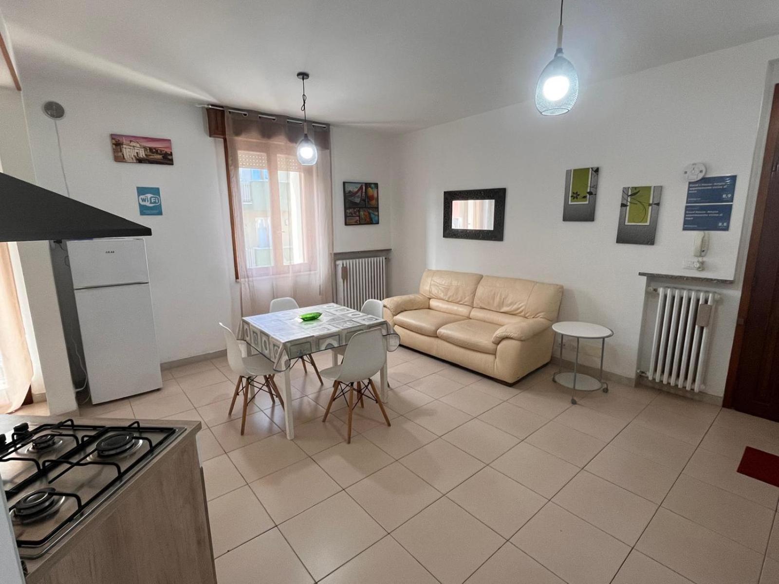 Good House- Ampio Appartamento Vicino Al Mare Rimini Dış mekan fotoğraf